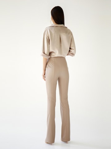 Anushka - Camiseta talla grande en beige