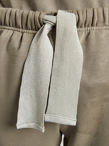 PIECES Широкий Штаны 'PCCHILLI' в Зеленый