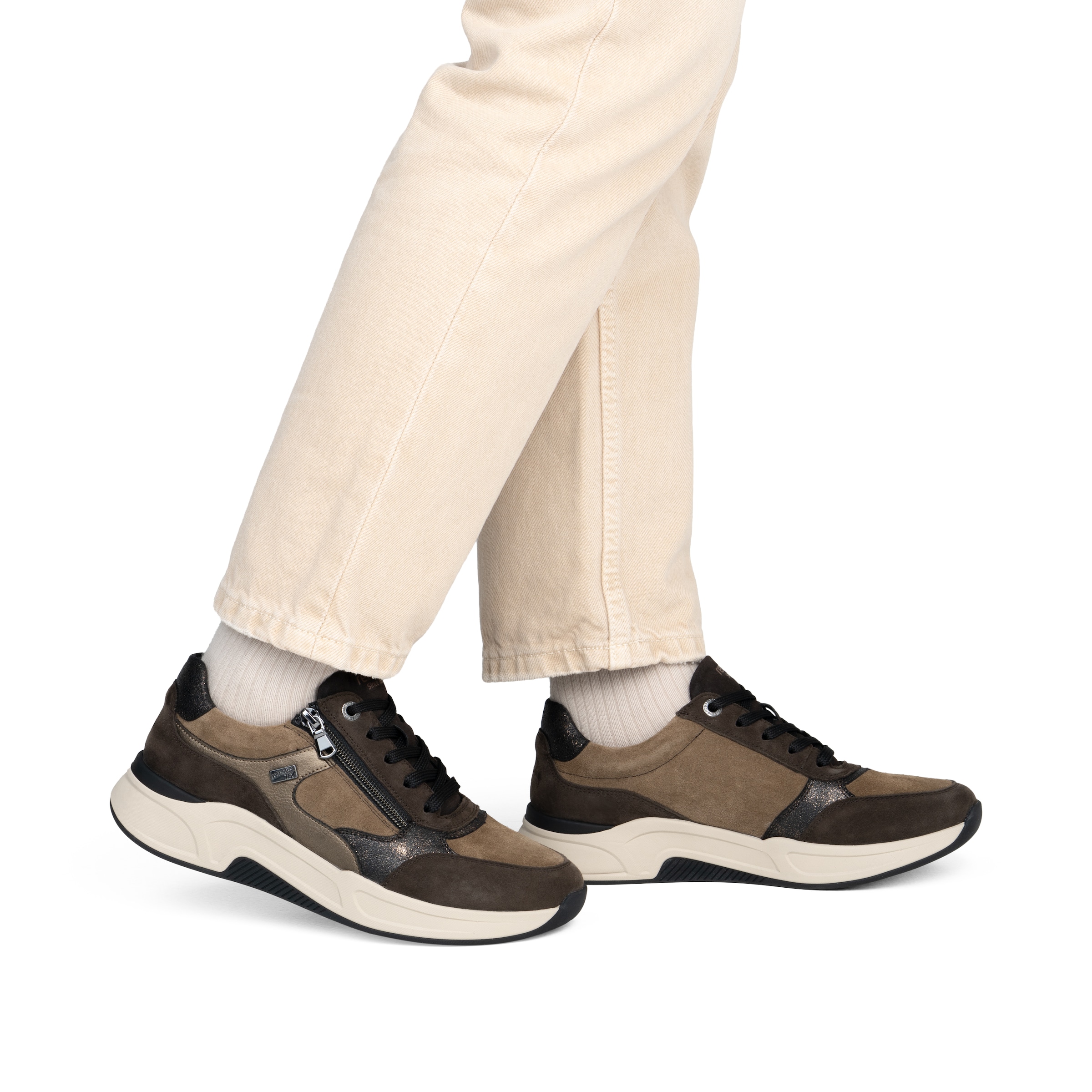 Baskets basses REMONTE en marron : devant