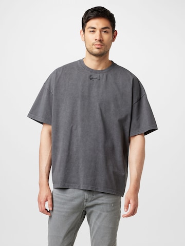 T-Shirt Karl Kani en gris : devant