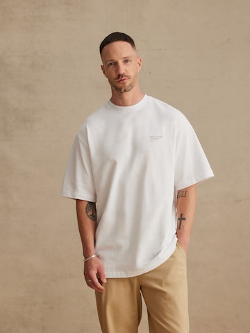 DAN FOX APPAREL - Camiseta 'Mirac' en blanco