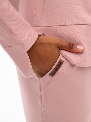 Blue Shadow Regular Hose‌ in Pink