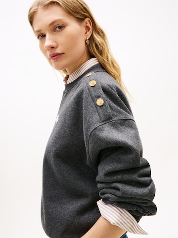 TOMMY HILFIGER Sweatshirt in Grau