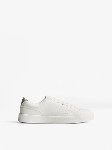 Bershka Sneaker in Weiß