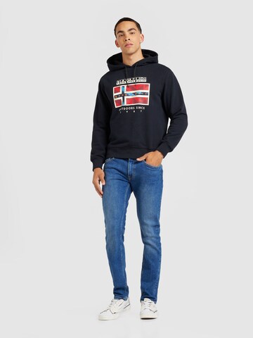 NAPAPIJRI Sweatshirt 'DOREES' in Zwart