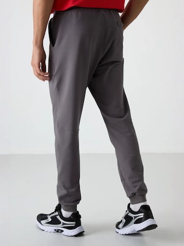 Tommy Life Regular Jogginghose in Grau
