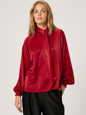 My Essential Wardrobe Blouse 'Estelle' in Red: front