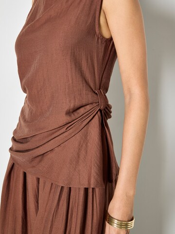 Apricot Top ' ' in Brown