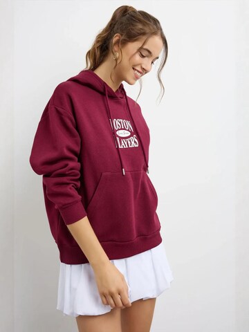 Hiccup Sweatshirt in Red
