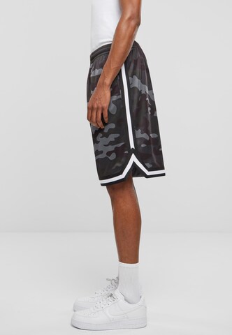 Urban Classics Loose fit Trousers in Brown