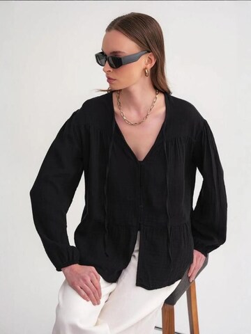 MixRay Blouse in Black: front