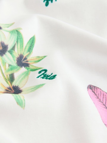 Tricou de la Next pe alb