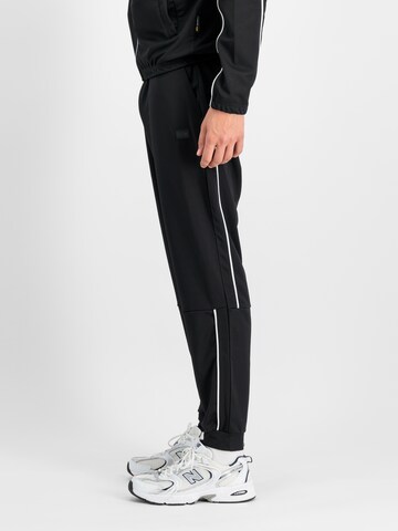 ALPHA INDUSTRIES - Tapered Pantalón 'Essential' en negro