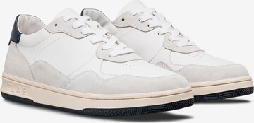 Baskets basses 'ELFORD' CLAE en blanc