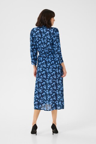 Robe 'Amber' Kaffe en bleu