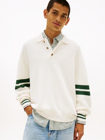 Pull-over '90s' Tommy Jeans en blanc : devant