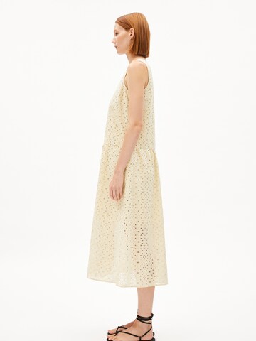 Robe ARMEDANGELS en jaune