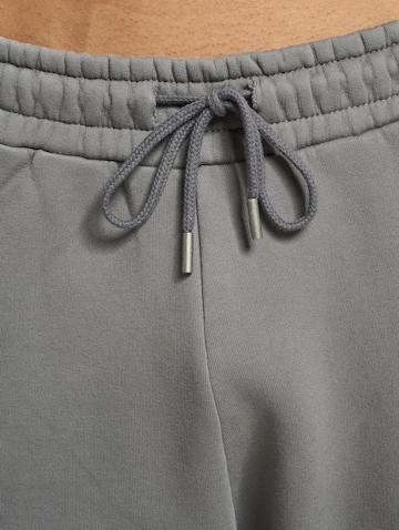 Effilé Pantalon DEF en gris
