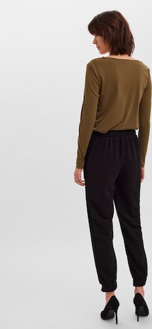 VERO MODA Tapered Housut 'Dagny' värissä musta