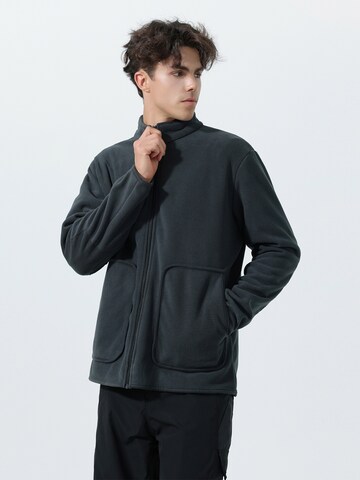 YOUTHUP Between-Season Jacket in Grey