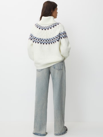 Pull&Bear Sweater in White