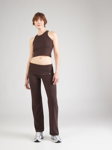 Evazați Pantaloni sport 'Ease' de la Aim'n pe maro