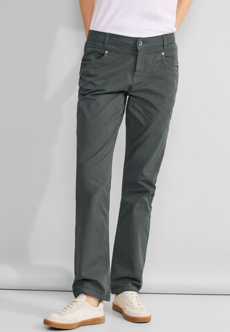 STREET ONE Regular Pants in Green: front