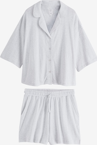 Pijama de la Next pe gri: față