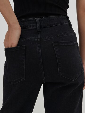 regular Jeans 'Mirea' di EDITED in nero