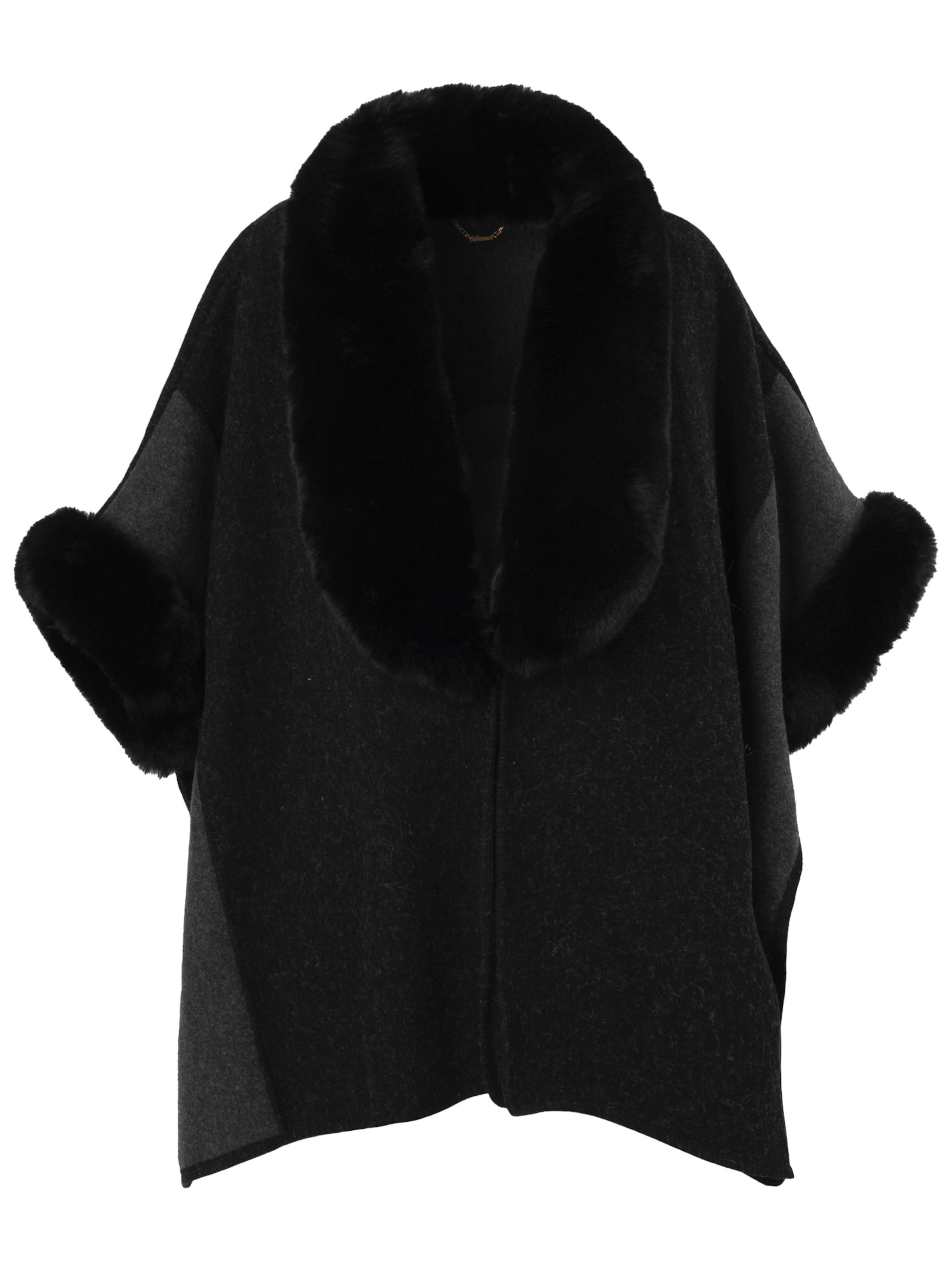 Influencer Κάπα σε μαύρο: μπροστά