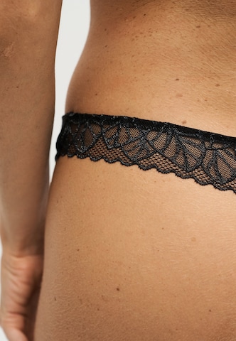 TRIUMPH Stringid 'Pretty', värv must
