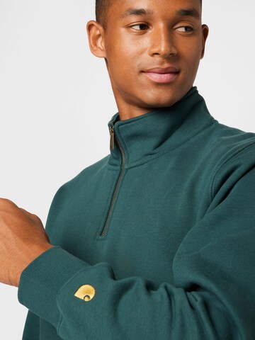 Carhartt WIP Regular Fit Sweatshirt 'Chase' in Grün