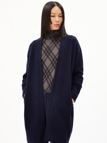 ARMEDANGELS Gebreid vest 'Kassandraa' in Blauw: voorkant
