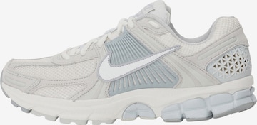 Nike Sportswear Matalavartiset tennarit 'ZOOM VOMERO 5' värissä valkoinen: etupuoli