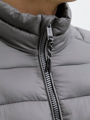 JACK & JONES Зимно яке в сиво