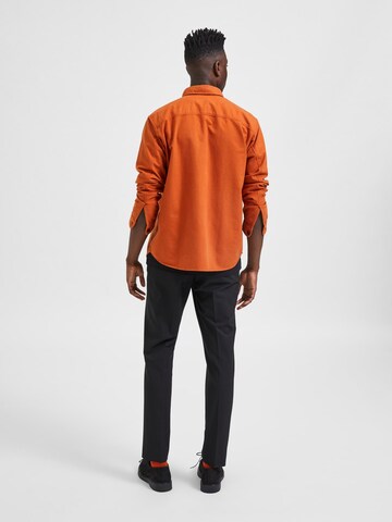 SELECTED HOMME - Ajuste regular Camisa 'ROLF' en marrón