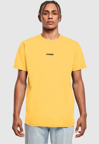 Merchcode Shirt 'Stabil' in Geel: voorkant