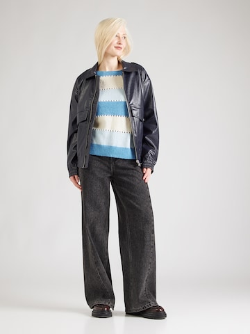 VILA Пуловер в синьо