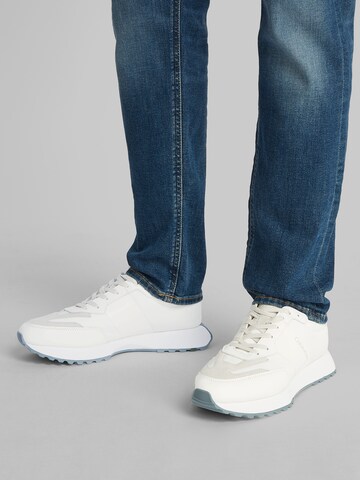 Calvin Klein Låg sneaker 'REGGY 8C' i vit