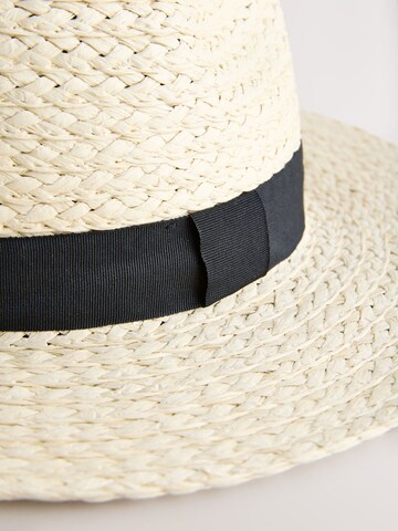 Next Hat i hvid