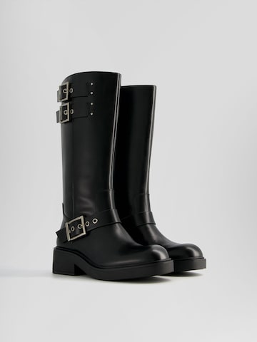 Bershka Stiefel in Schwarz