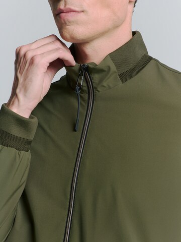 No Excess Between-season jacket in Green
