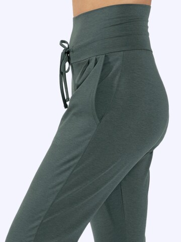 Magadi Regular Workout Pants 'Francis' in Green