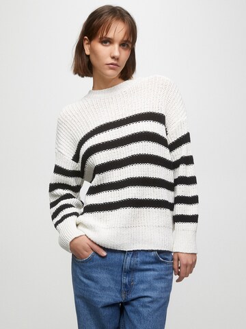 Pull&Bear Sweter w kolorze biały: przód