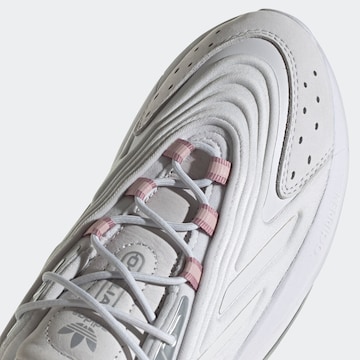 Baskets basses 'Ozelia' ADIDAS ORIGINALS en blanc