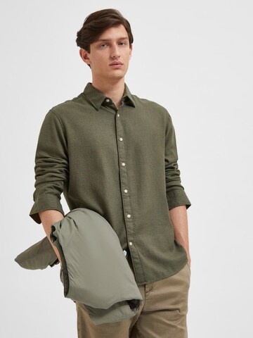 SELECTED HOMME Regular fit Button Up Shirt 'ROBIN' in Green