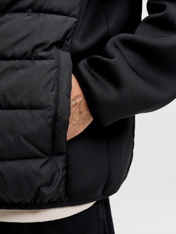 JACK & JONES Демисезонная куртка 'JWHDUST' в Черный