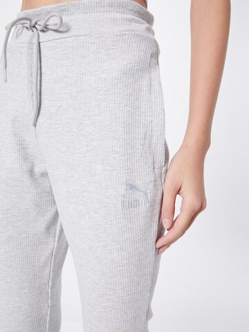 PUMA Tapered Broek in Grijs