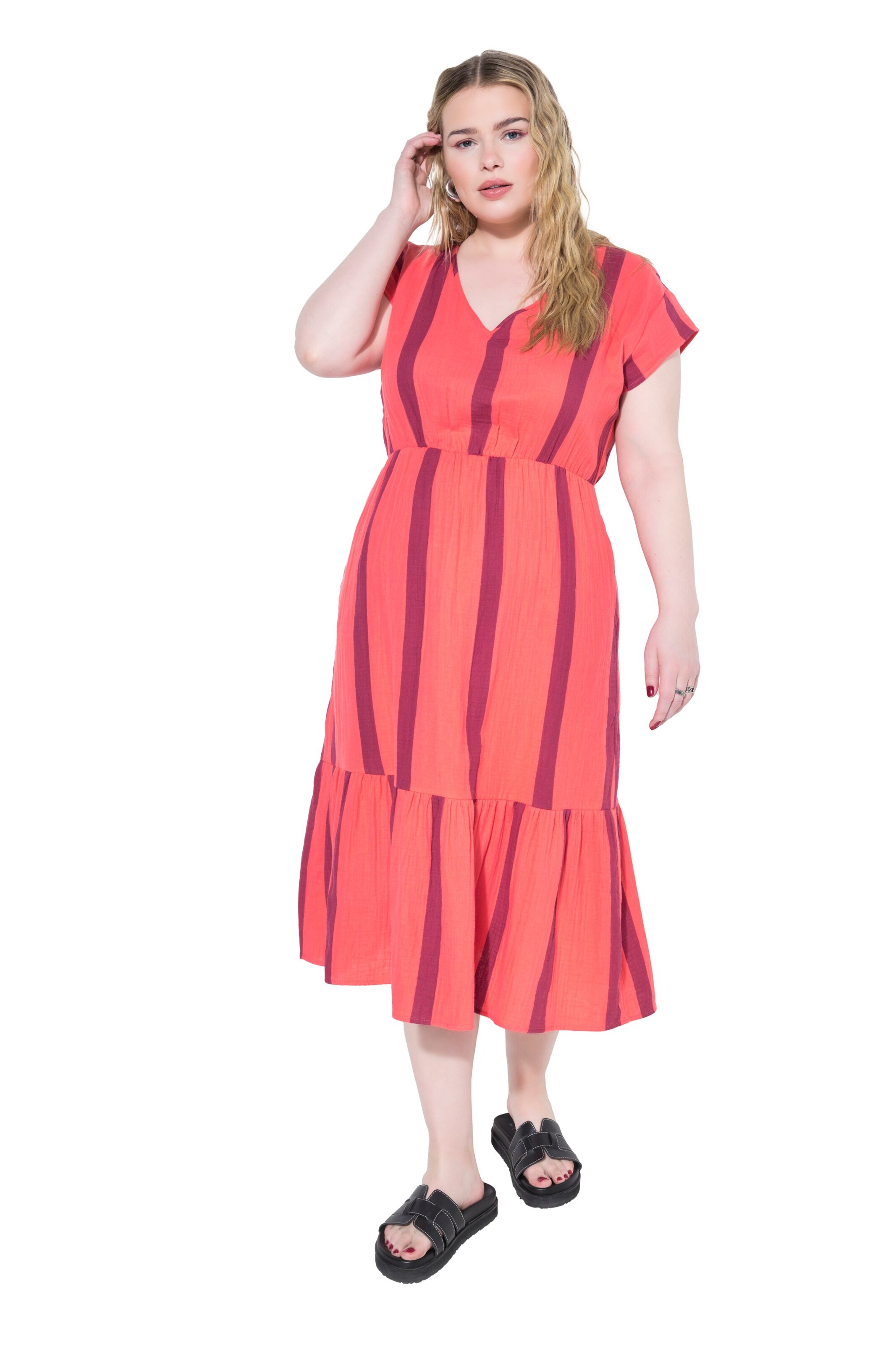 Studio Untold Dress in Red: front