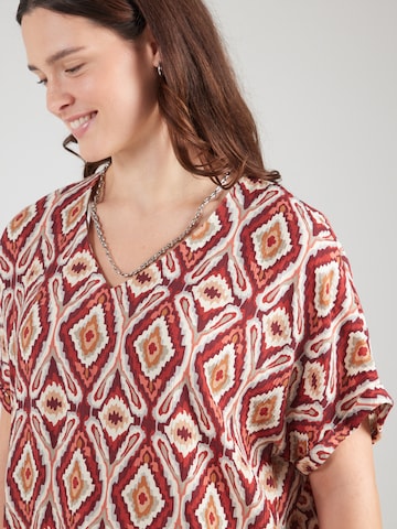ONLY Carmakoma - Blusa 'CARBELLY MIKASI' en rojo